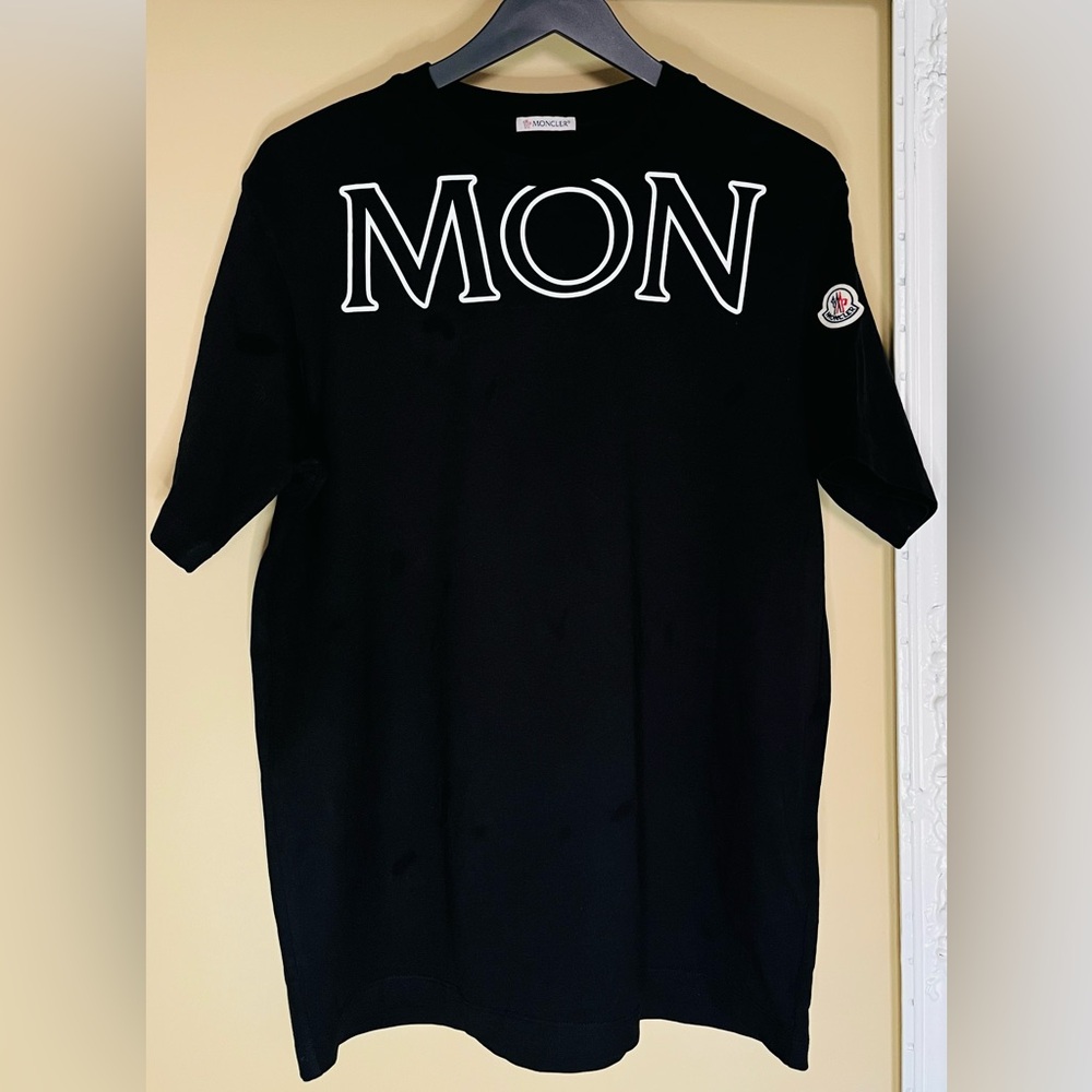 Moncler Black T-Shirt
Spell out Moncler front-back
Tag M